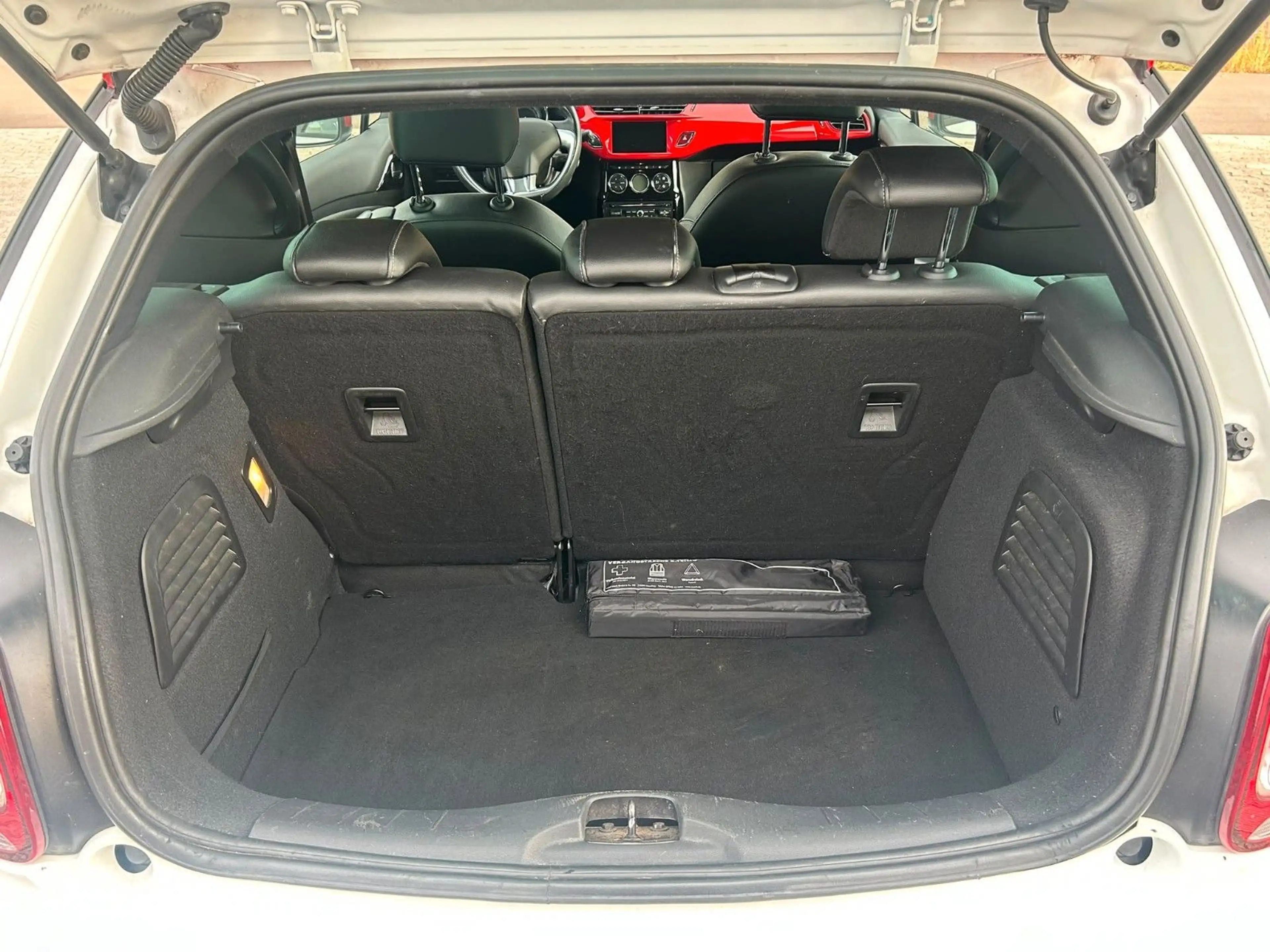 Citroen DS3 Red Edition PDC+TEMP+SHZ+NAVI+SPORT — photo 14
