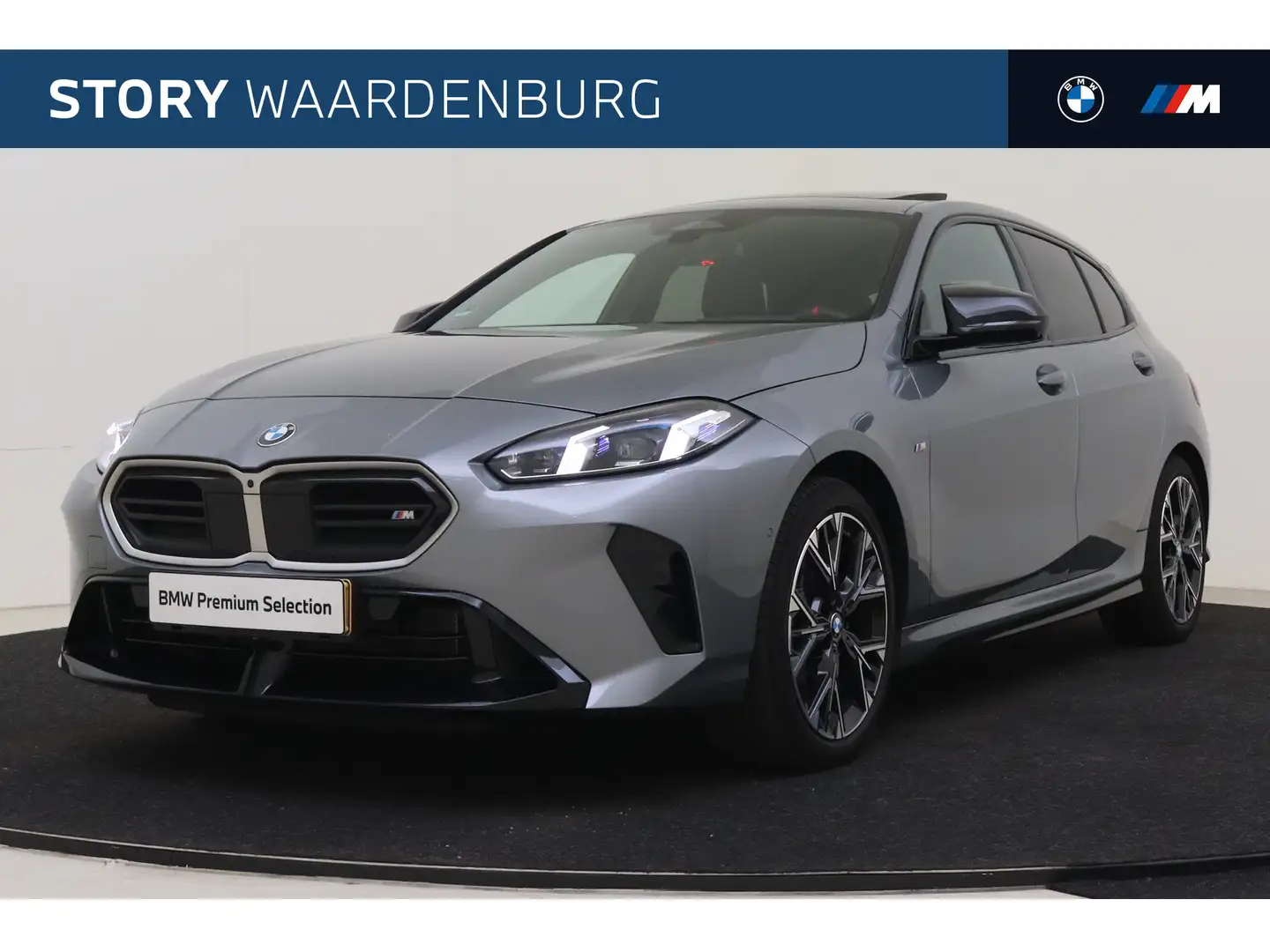 BMW 135 1 Serie M135 xDrive High Executive Automaat / Trek Gris - 1