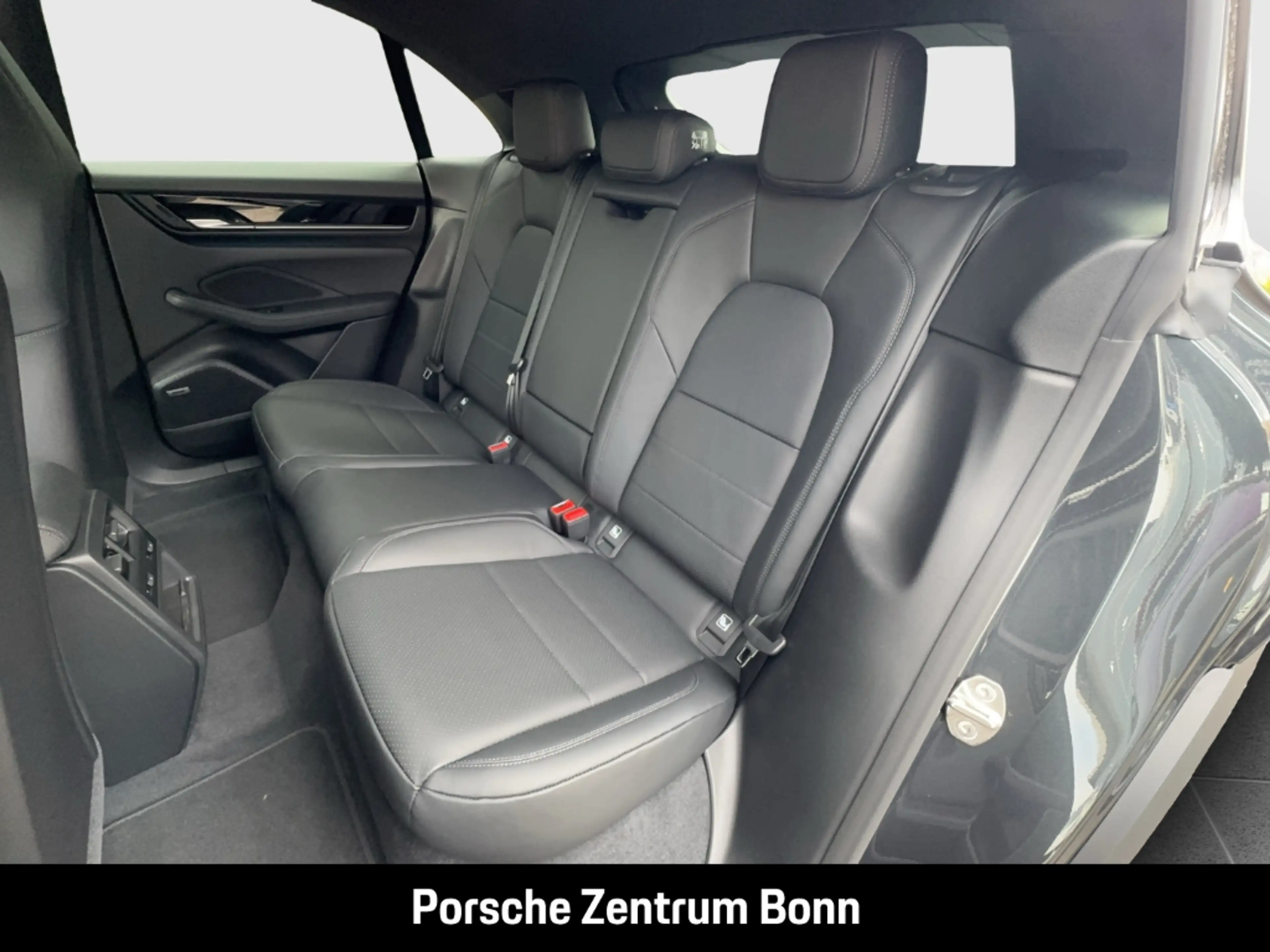 Porsche Macan BOSE Luftfederung PASM 22-Zoll LED-Matrix — photo 13