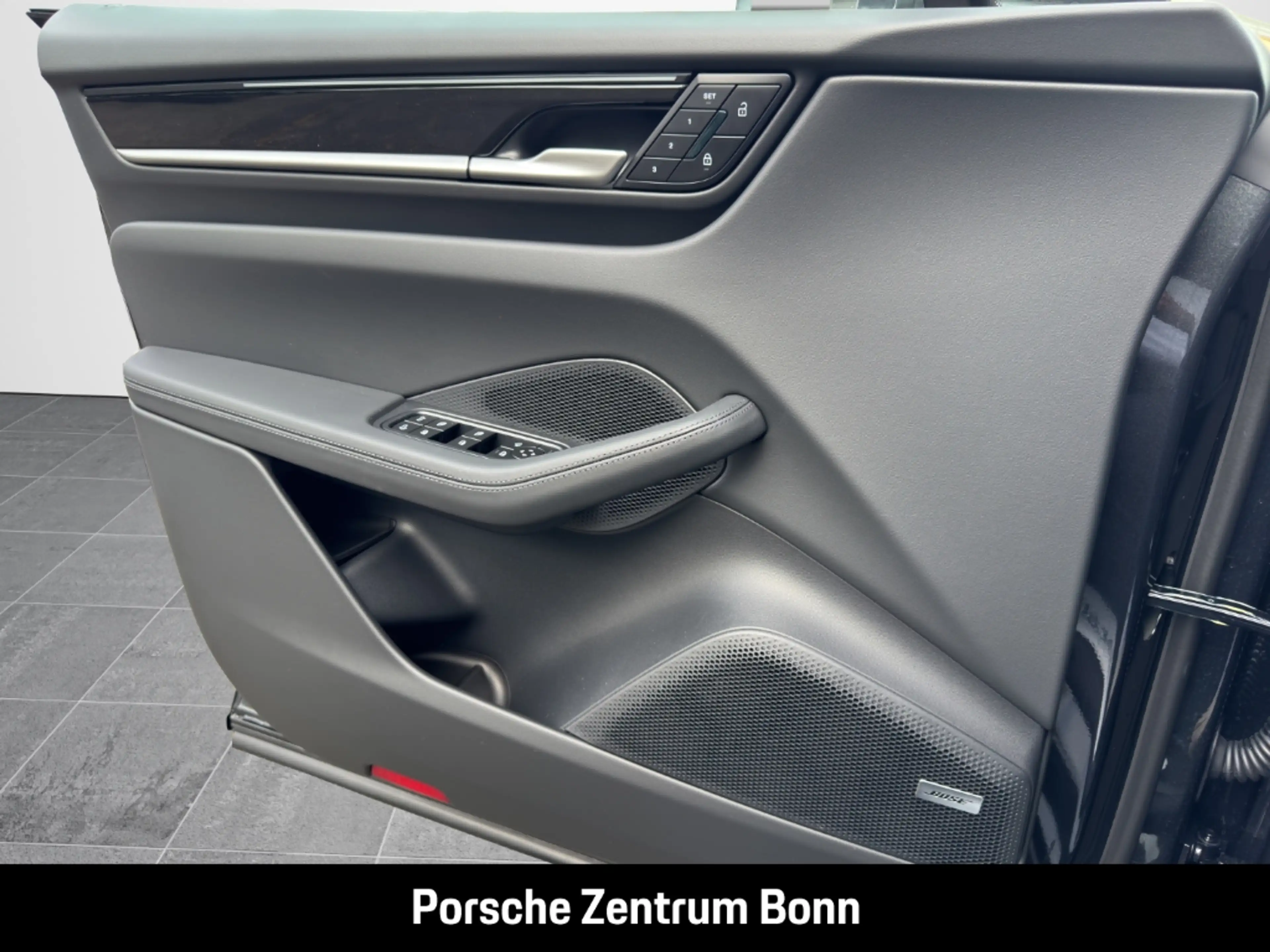 Porsche Macan BOSE Luftfederung PASM 22-Zoll LED-Matrix — photo 12