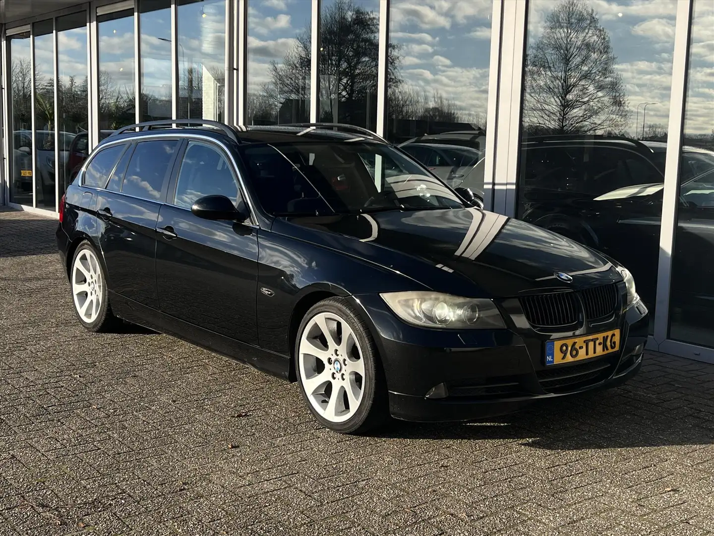 BMW 325 3-Serie 325i M-Sport / Nieuwe APK Schwarz - 2