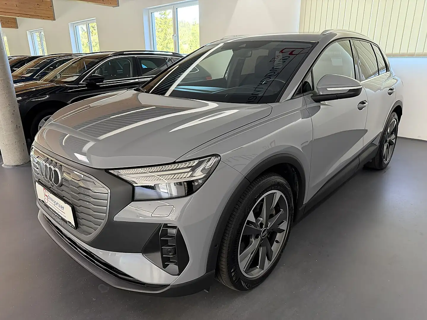 Audi Q4 e-tron Q4 40 e-tron 82kWh *Matrix-LED*NAVI*ACC*AHK*Hea... Grau - 2