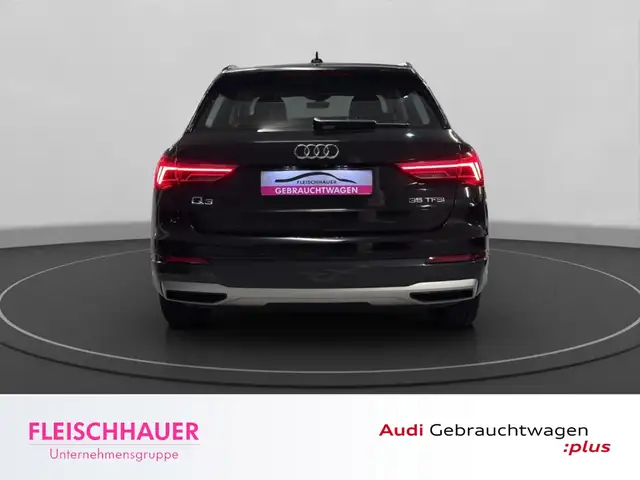 Audi Q3 view 6