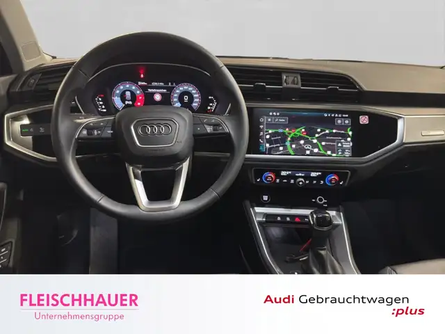 Audi Q3 view 15