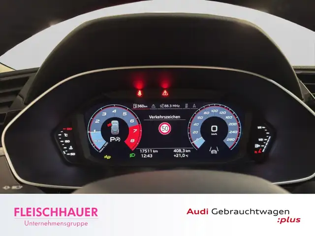 Audi Q3 view 12