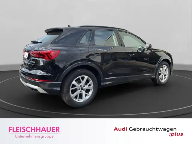 Audi Q3 view 7