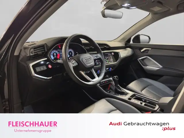 Audi Q3 view 10