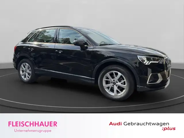 Audi Q3 view 9