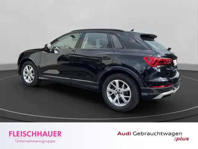 Audi Q3 view 5
