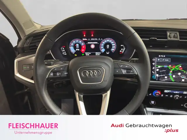 Audi Q3 view 11