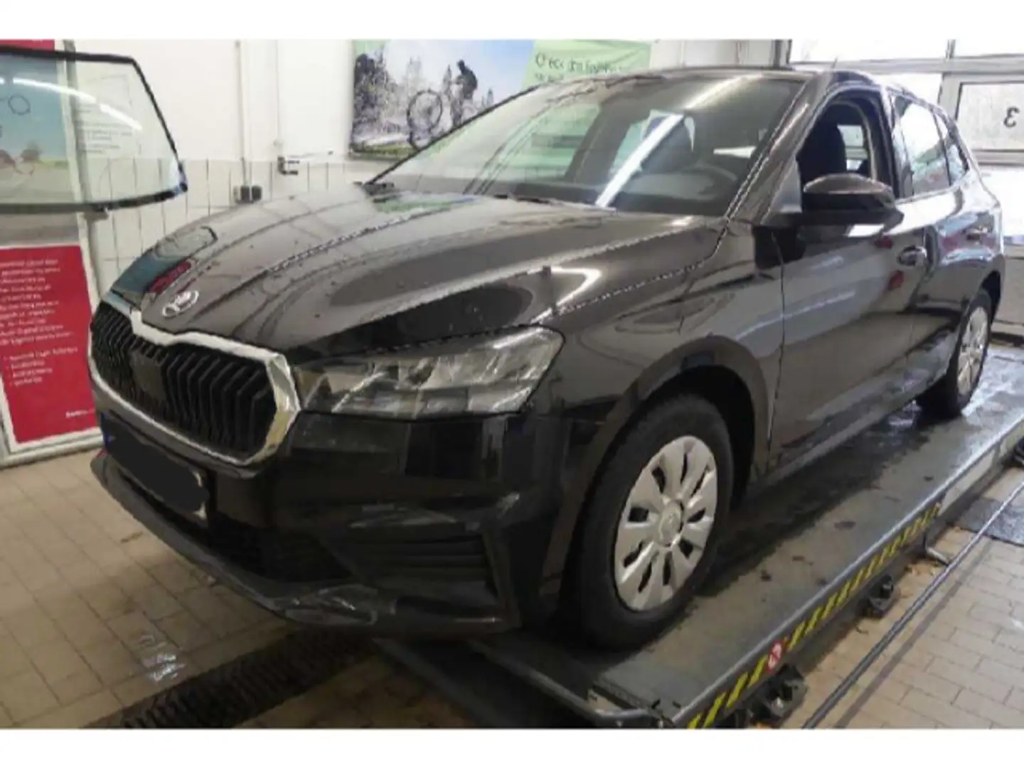 Skoda Fabia Active 1.0 TSI PDC Smartlink Klima Schwarz - 2