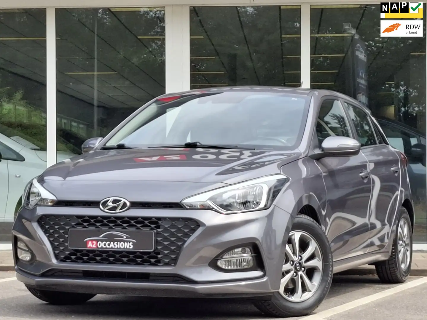 Hyundai i20 1.2 4 Cilinder 1e Eig.Cruise/Bluetooth/PDC/Stoel e Grijs - 1