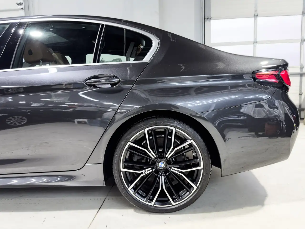 BMW 5 Series снимка BMW 5 Series