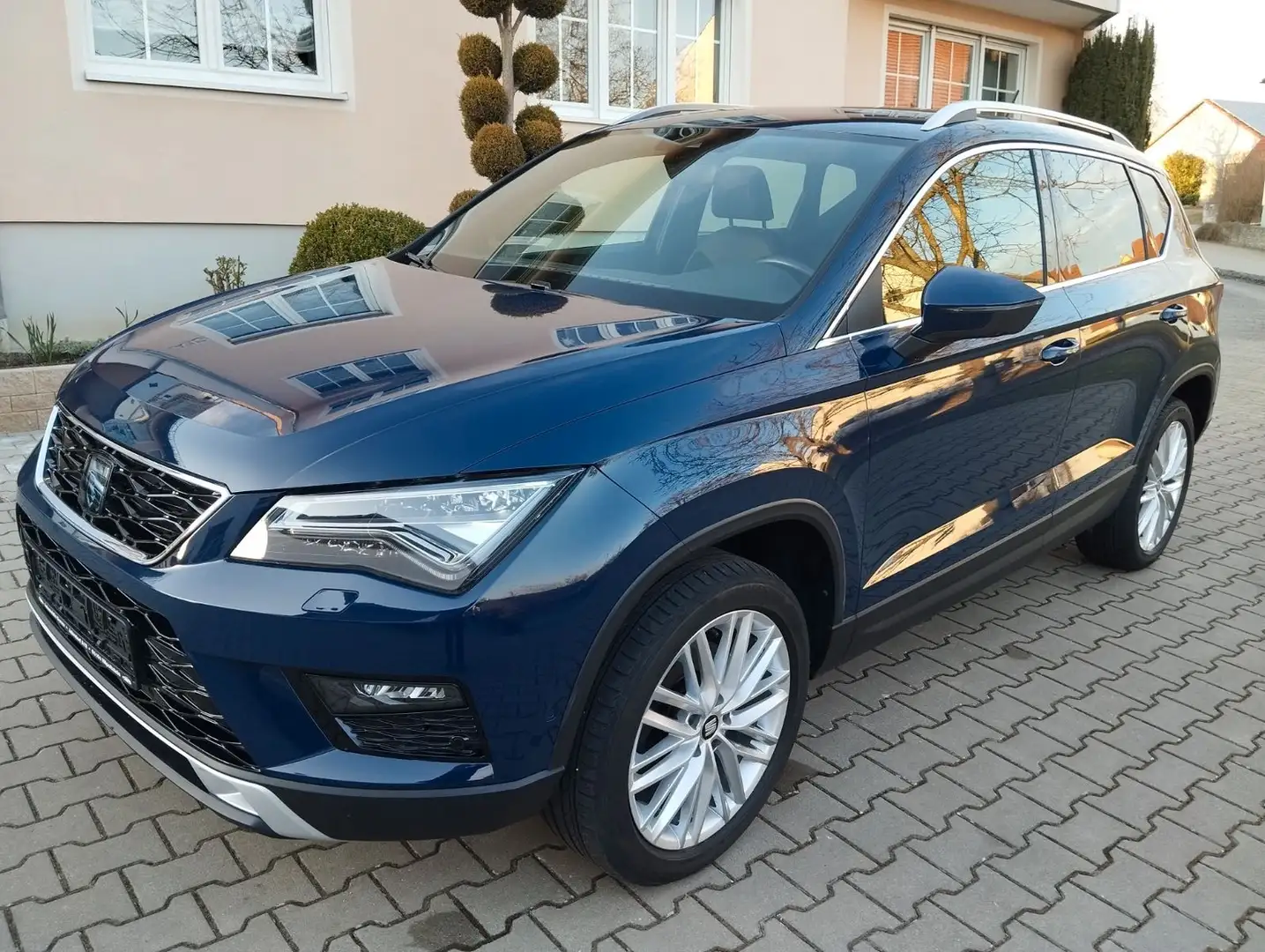SEAT Ateca Xcellence 1.4 TSI, DAB, PDC, Navi, Led, Kék - 1