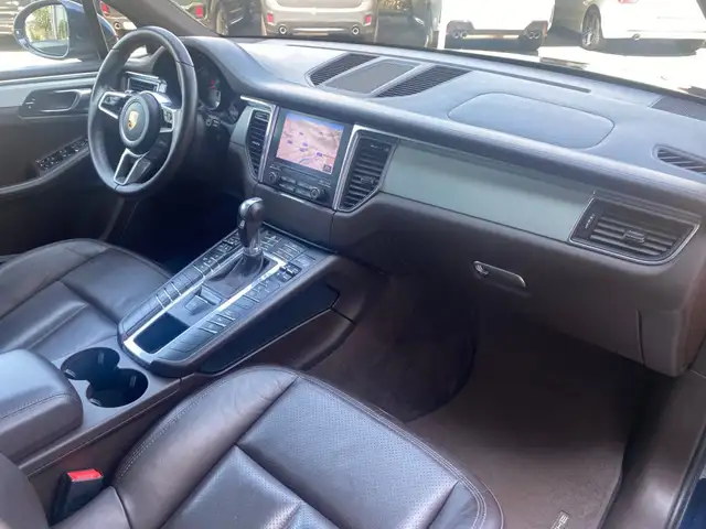 Porsche Macan view 12