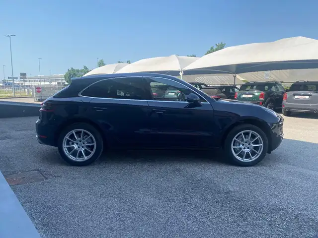 Porsche Macan view 7