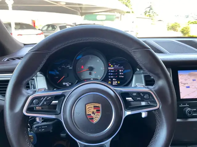 Porsche Macan view 15