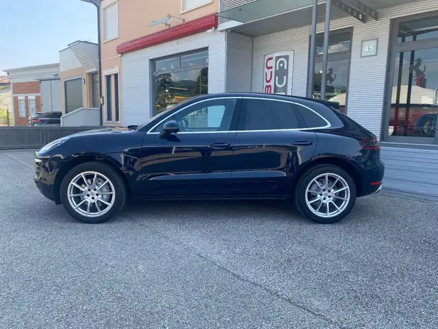 Porsche Macan view 5