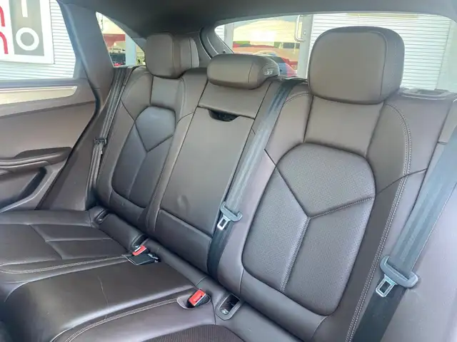 Porsche Macan view 10