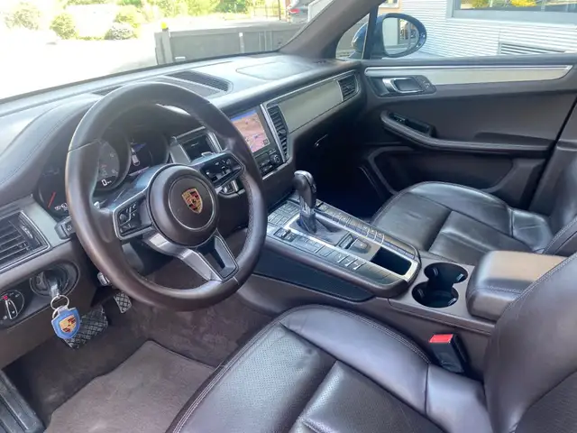 Porsche Macan view 9