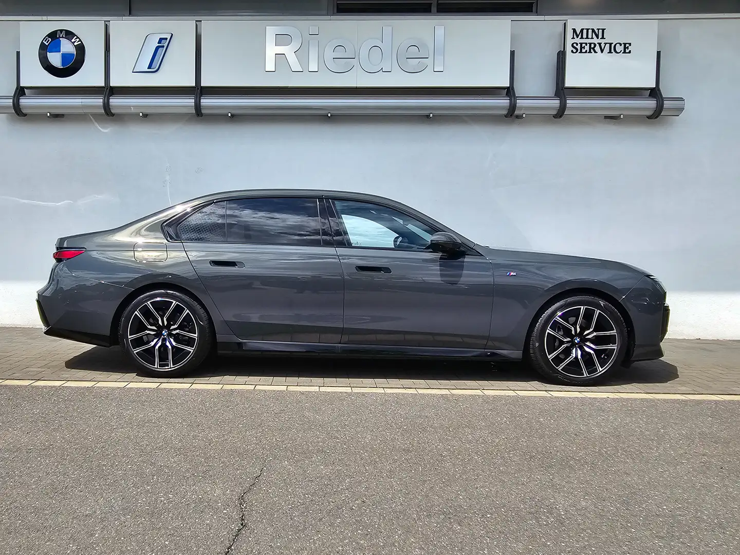 BMW 740 d xDrive M Sportpaket*Pano*Standhzg*DAPro* Grau - 2
