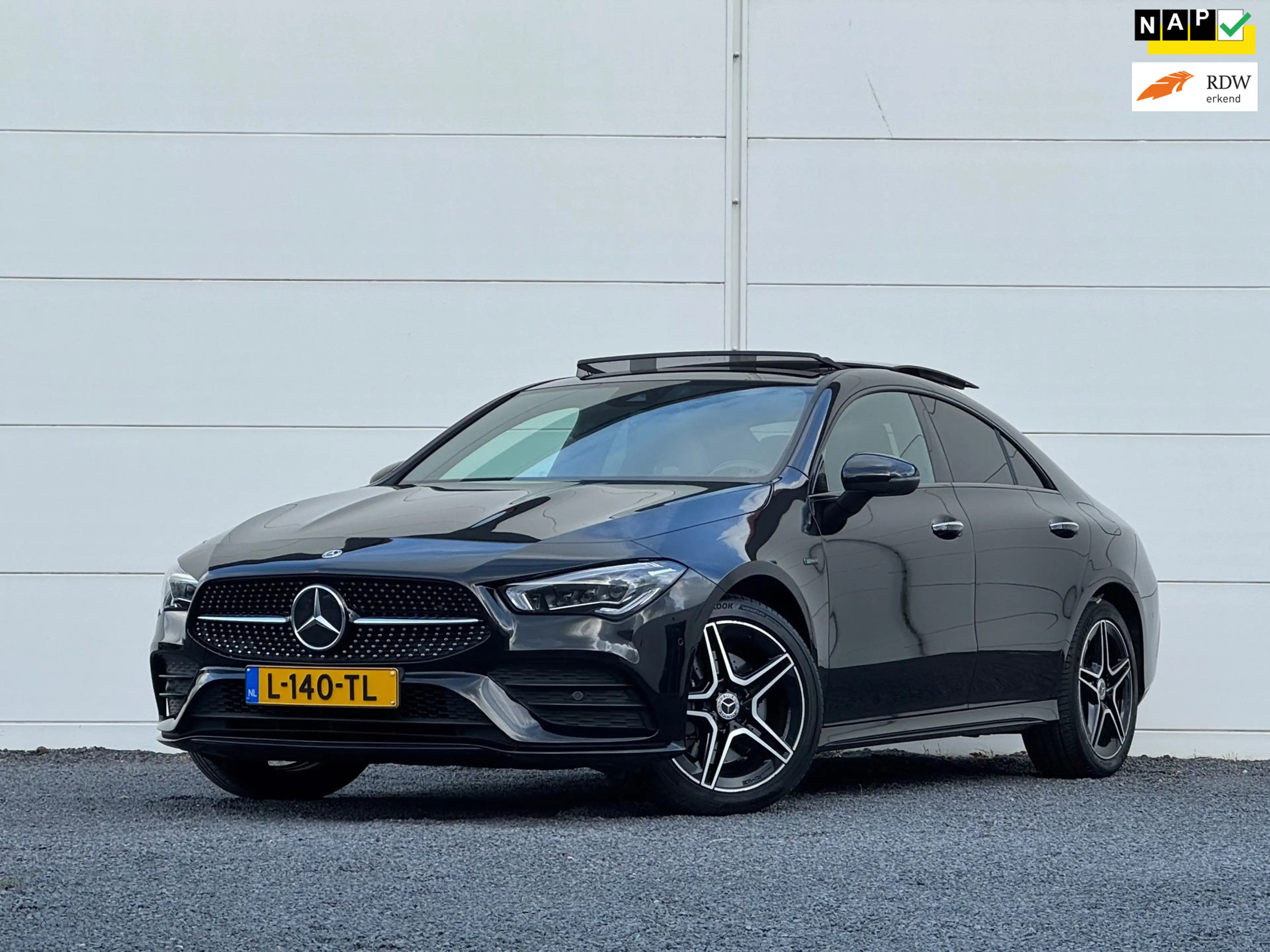 Mercedes-Benz CLA 250 e AMG Org NL Pano Memory seats Keyless entry Sfeer