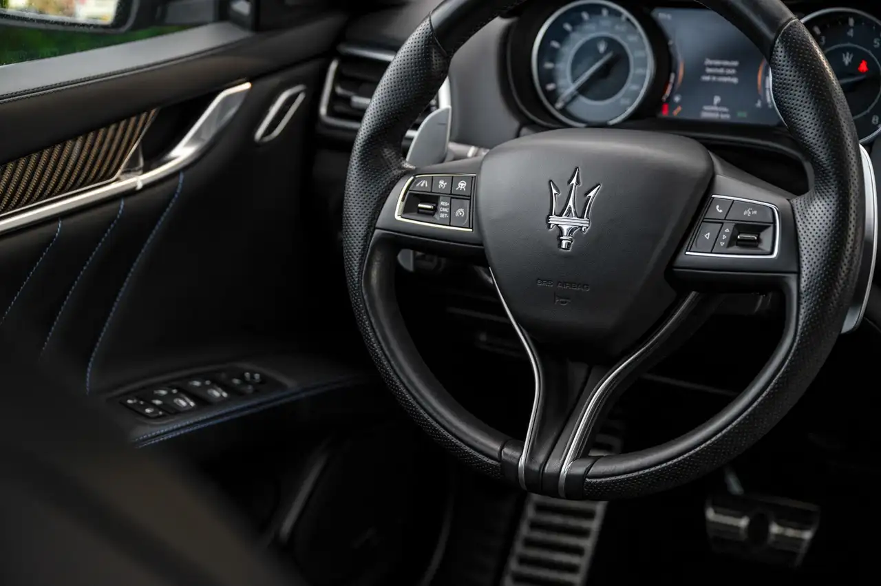Maserati Ghibli 2021 — фото 11
