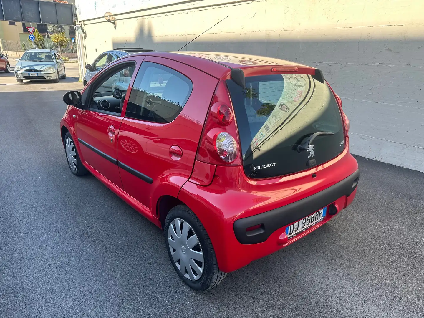 Peugeot 107 107 5p 1.0 12v Sweet Years c/navi Rosso - 2