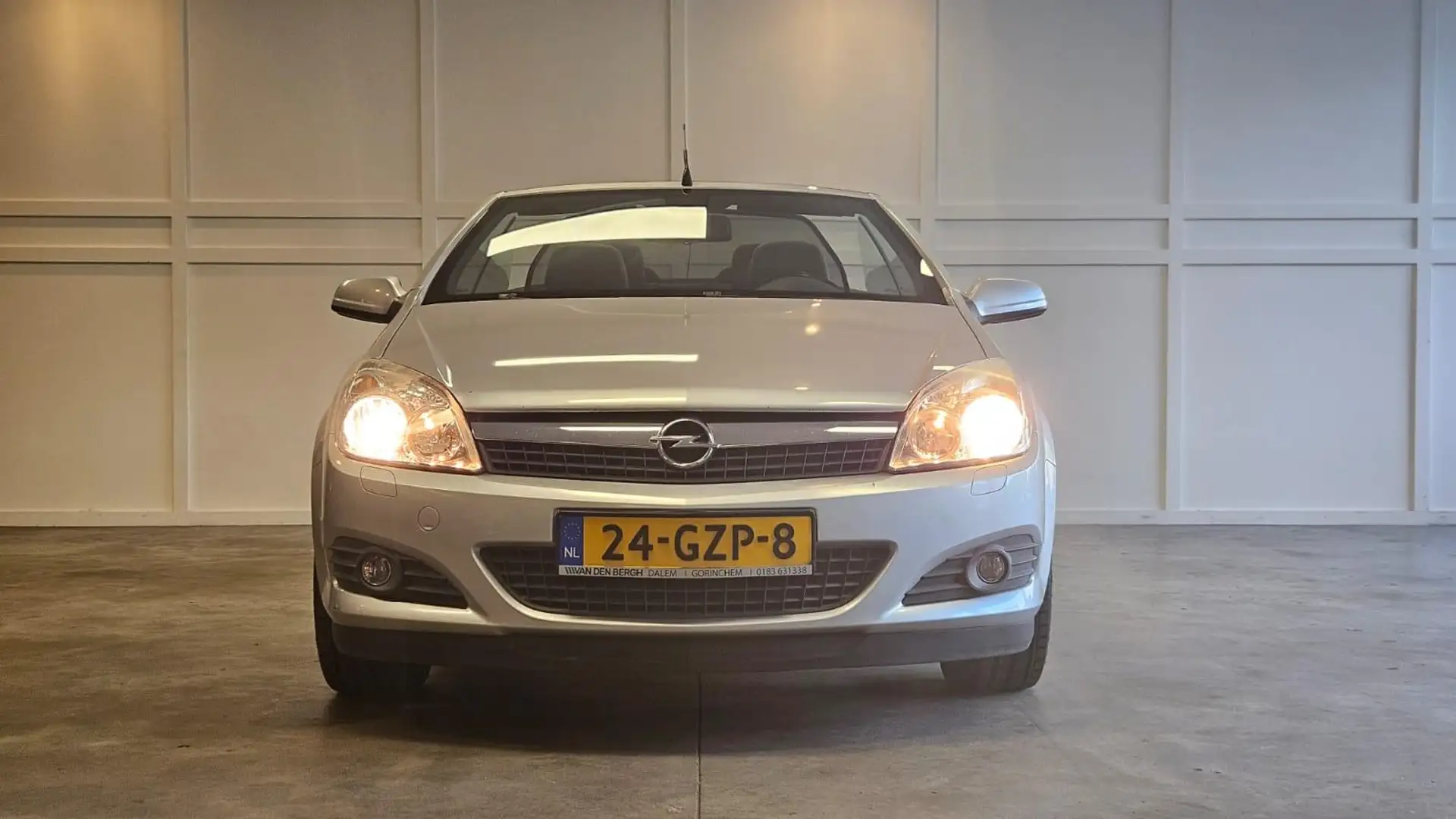 Opel Astra TwinTop 1.6 Temptation / Dak gereviseerd / Airco / Gris - 2