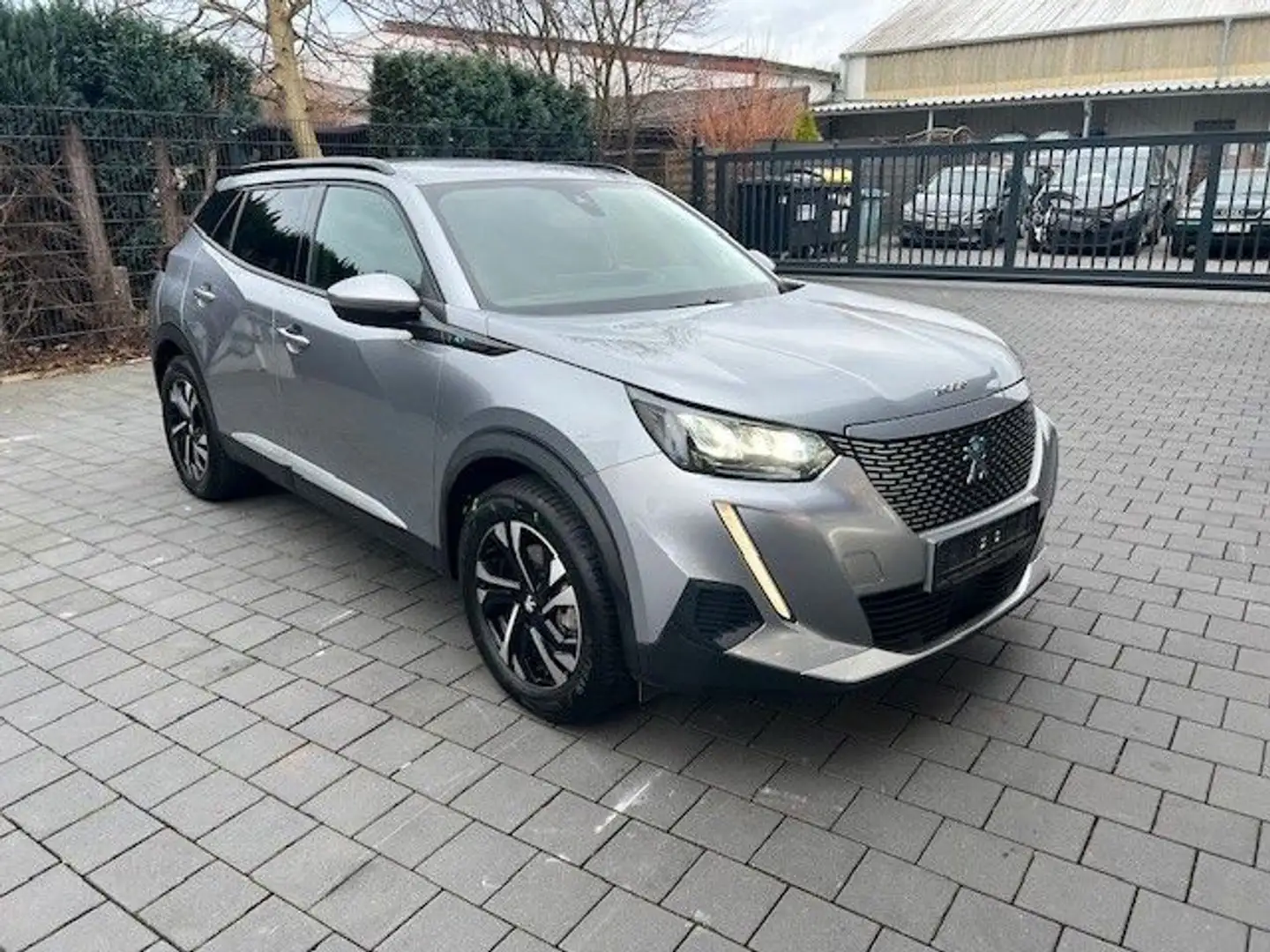 Peugeot 2008 e- Allure Grau - 1