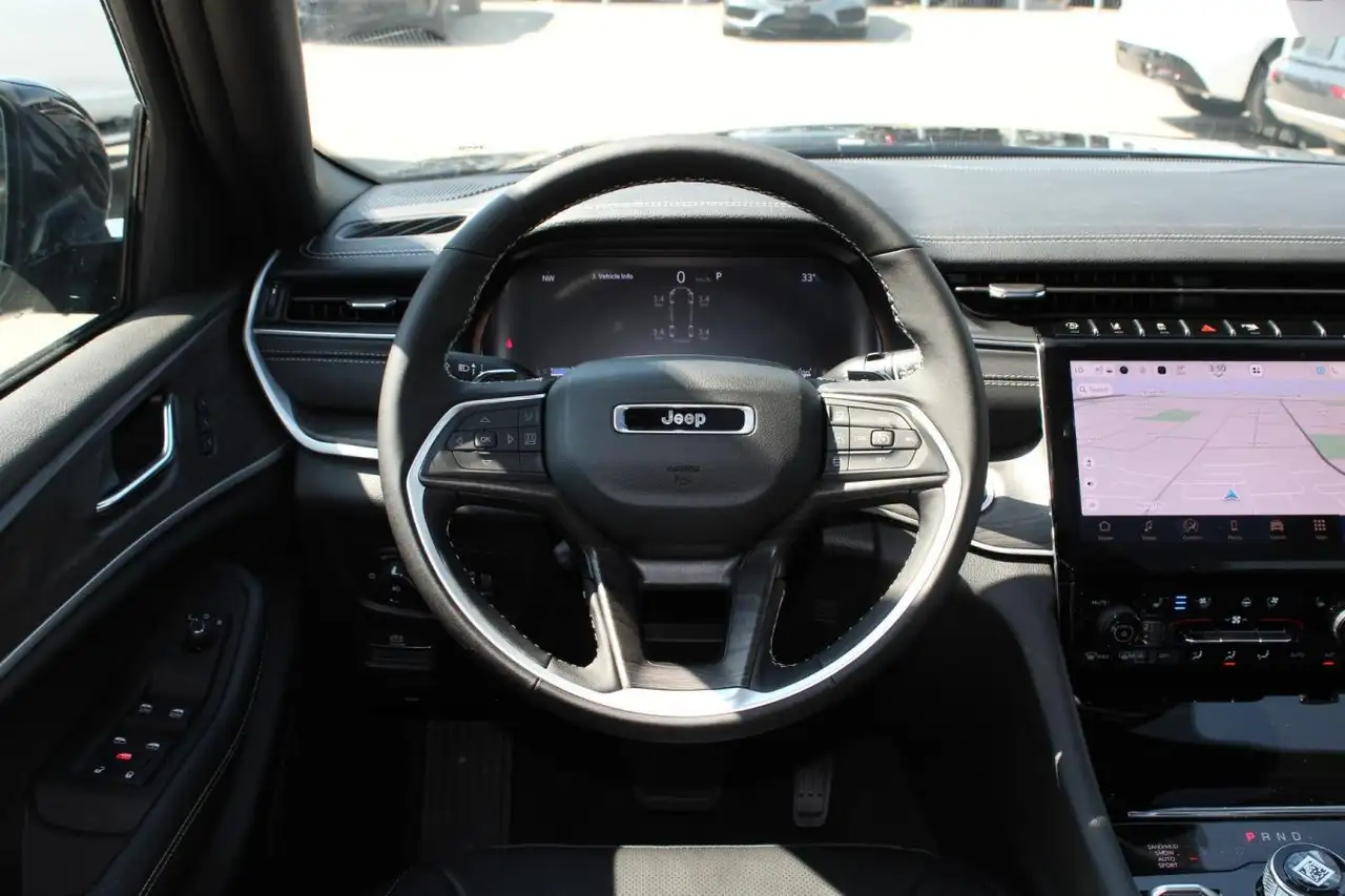 Jeep Grand Cherokee снимка Jeep Grand Cherokee