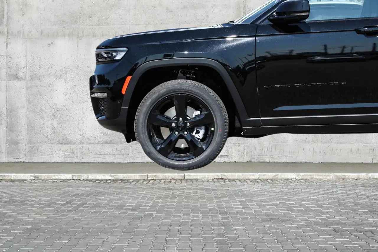 Jeep Grand Cherokee снимка Jeep Grand Cherokee