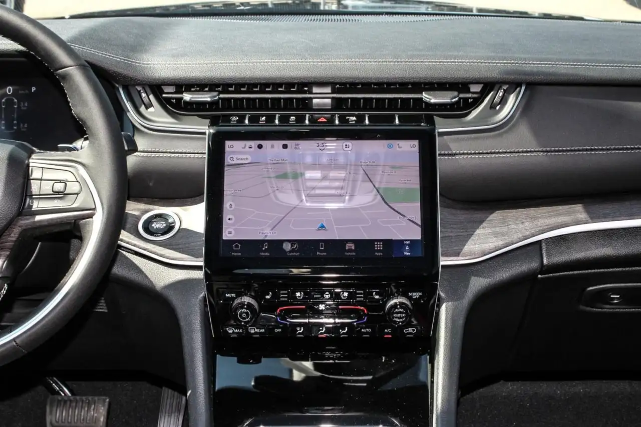 Jeep Grand Cherokee снимка Jeep Grand Cherokee