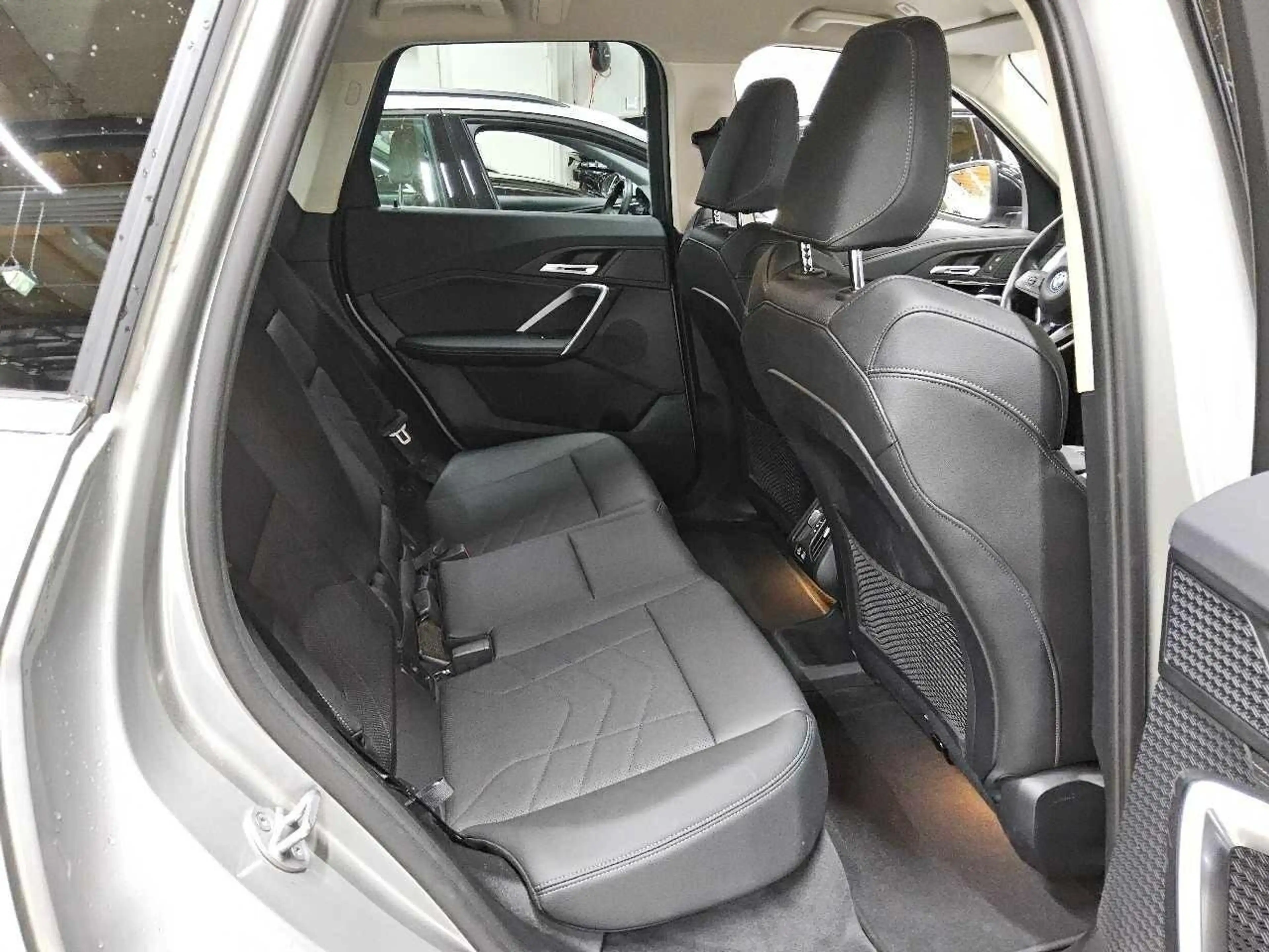 BMW iX1 xDrive 30 xLine Wide El.Heckkl. LED Navi AUT — photo 11