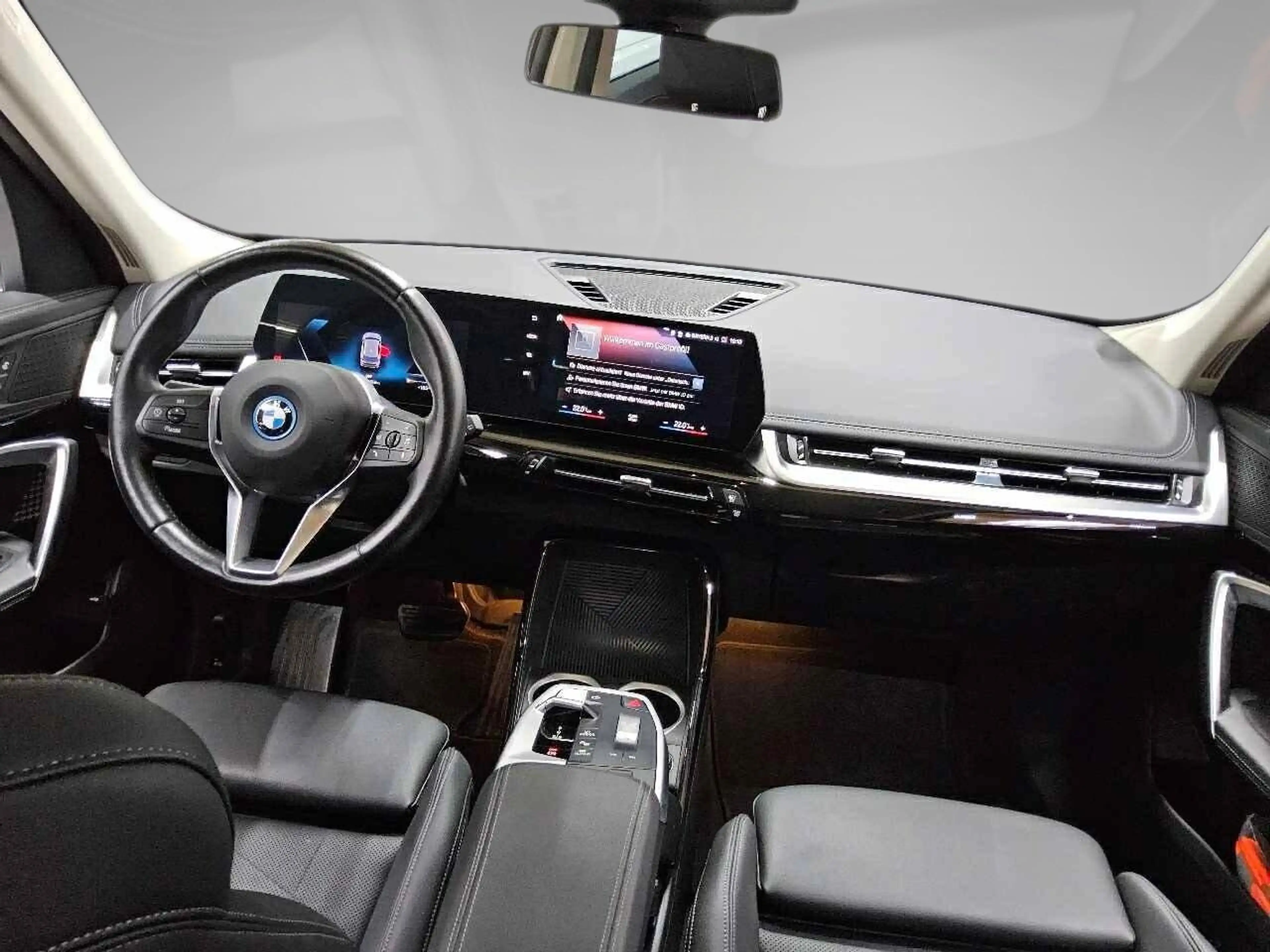 BMW iX1 xDrive 30 xLine Wide El.Heckkl. LED Navi AUT — photo 6