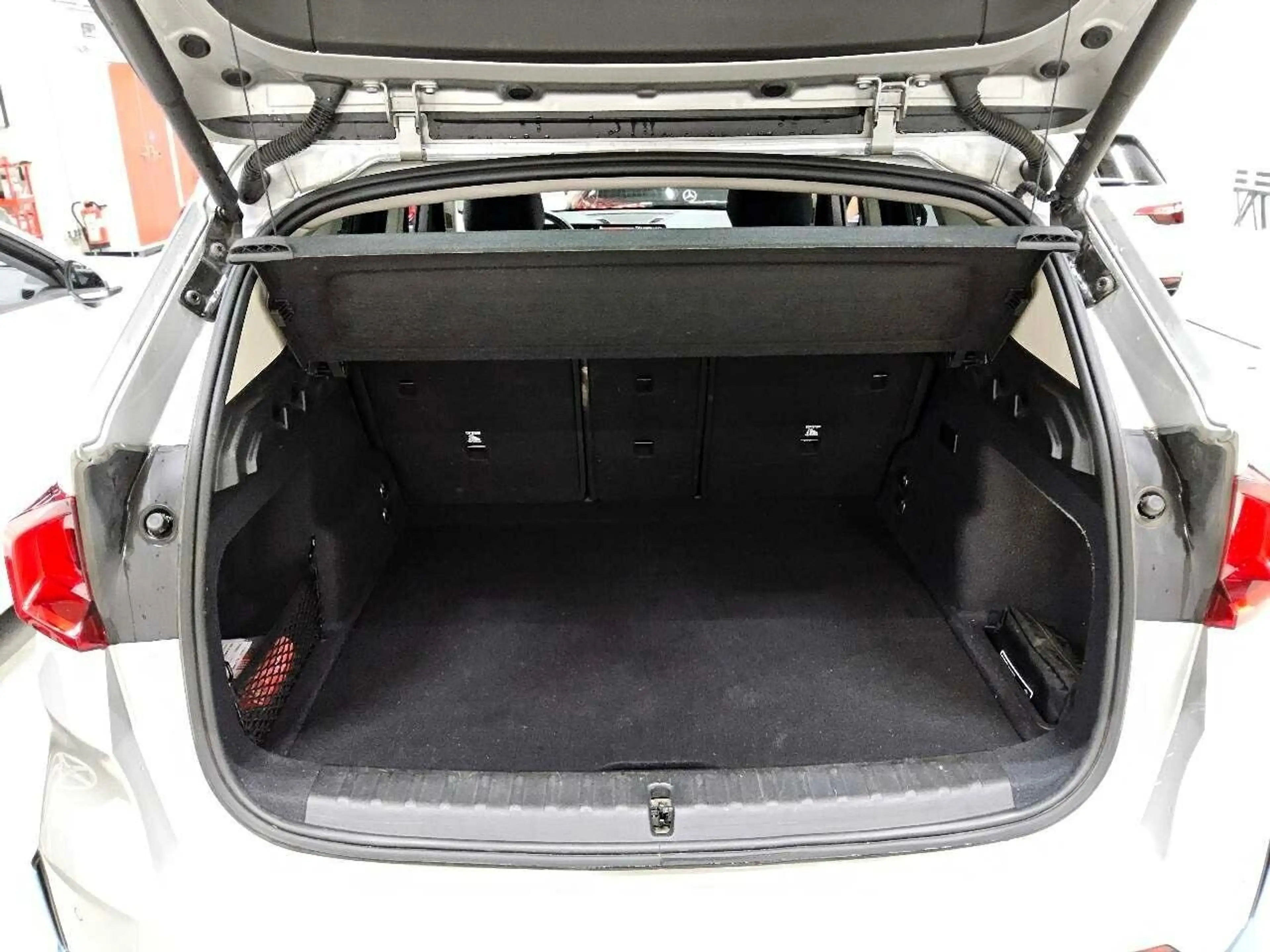 BMW iX1 xDrive 30 xLine Wide El.Heckkl. LED Navi AUT — photo 12