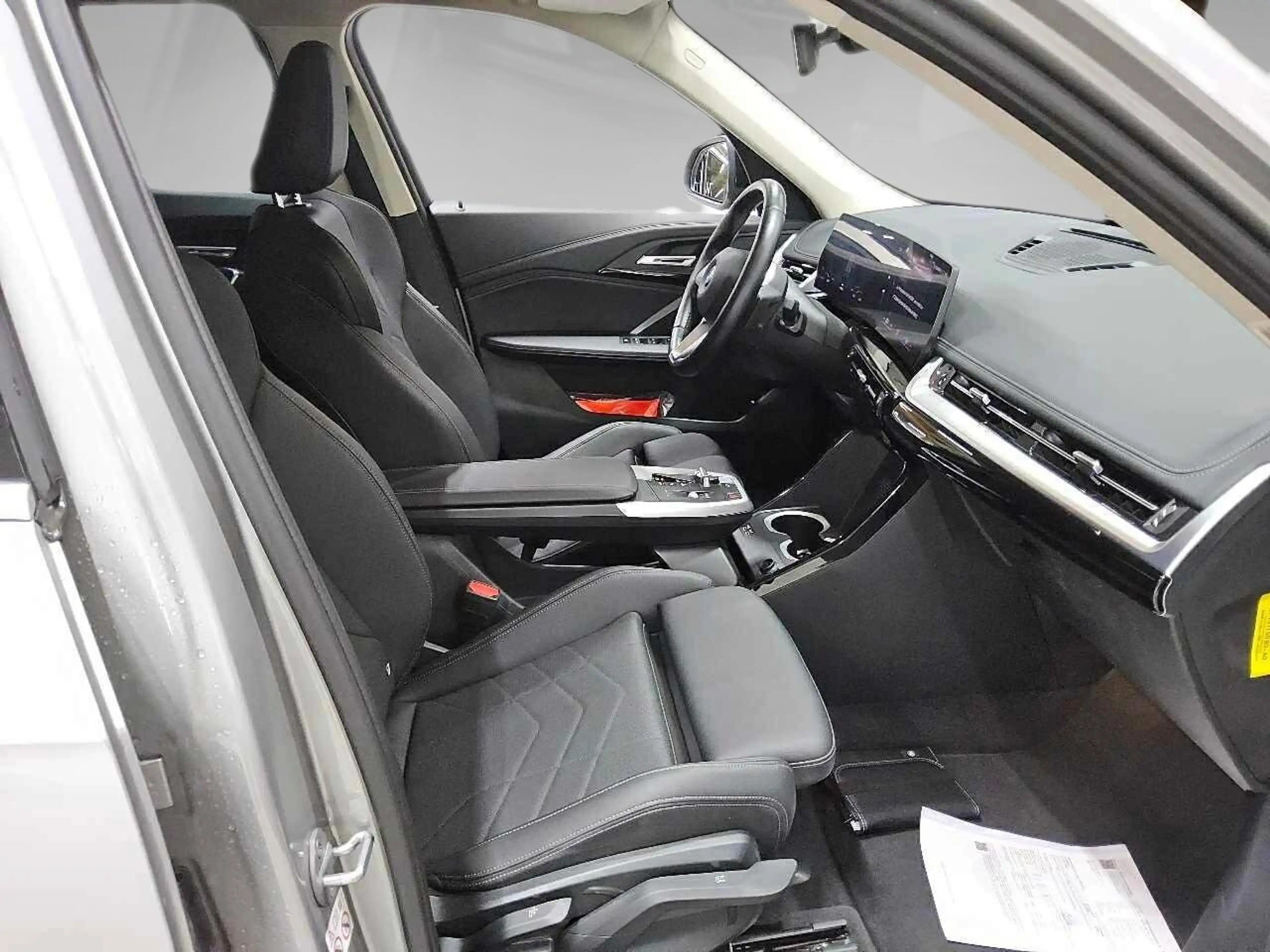 BMW iX1 xDrive 30 xLine Wide El.Heckkl. LED Navi AUT — photo 9