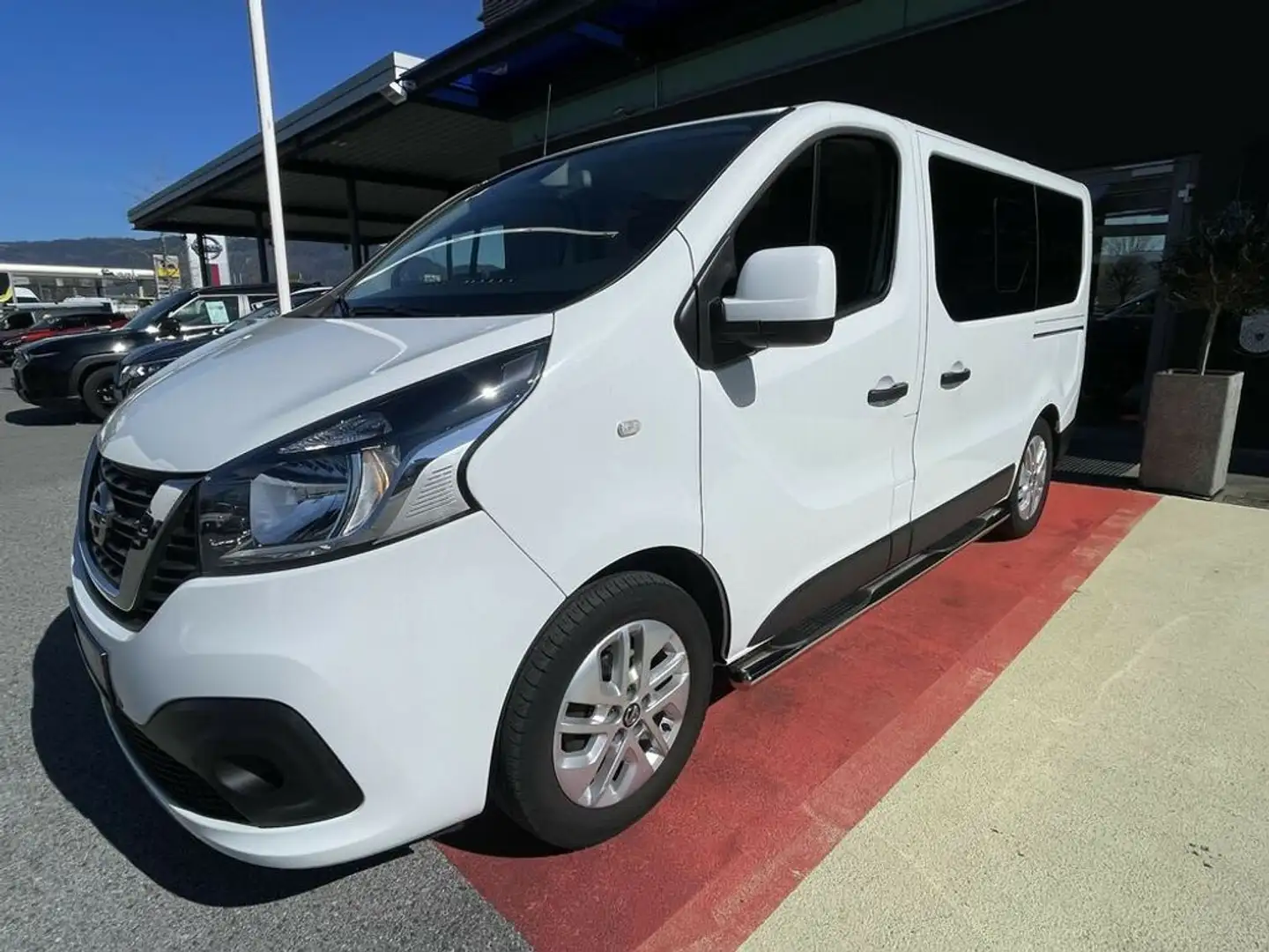 Nissan NV300 L1H1 2,7t PREMIUM 2x Rollstuhlumbau! Weiß - 1