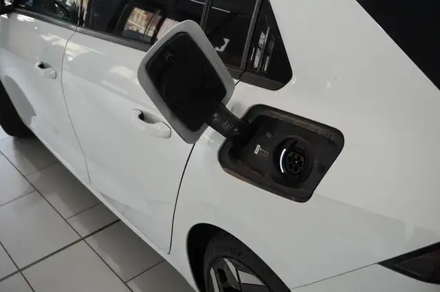 Opel Astra view 12