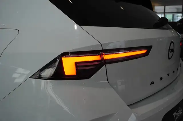 Opel Astra view 11