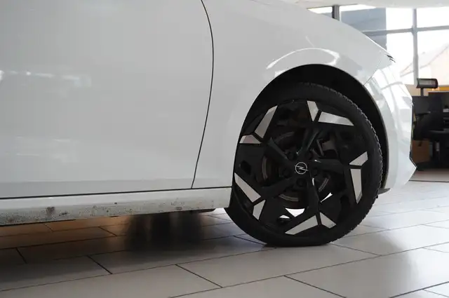 Opel Astra view 8