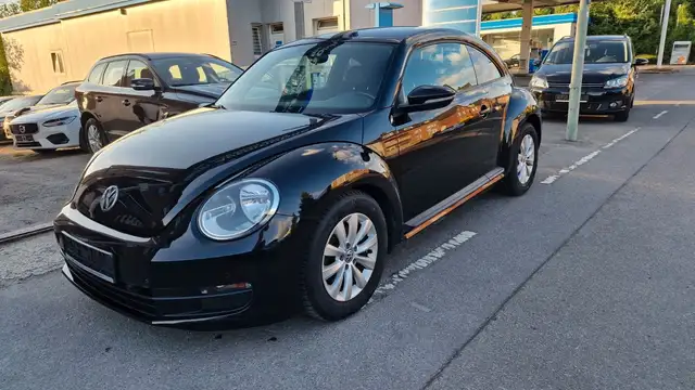 Volkswagen Beetle view 4