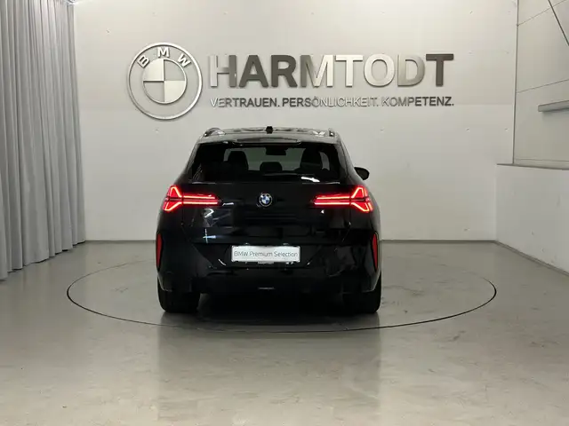BMW X3 view 5