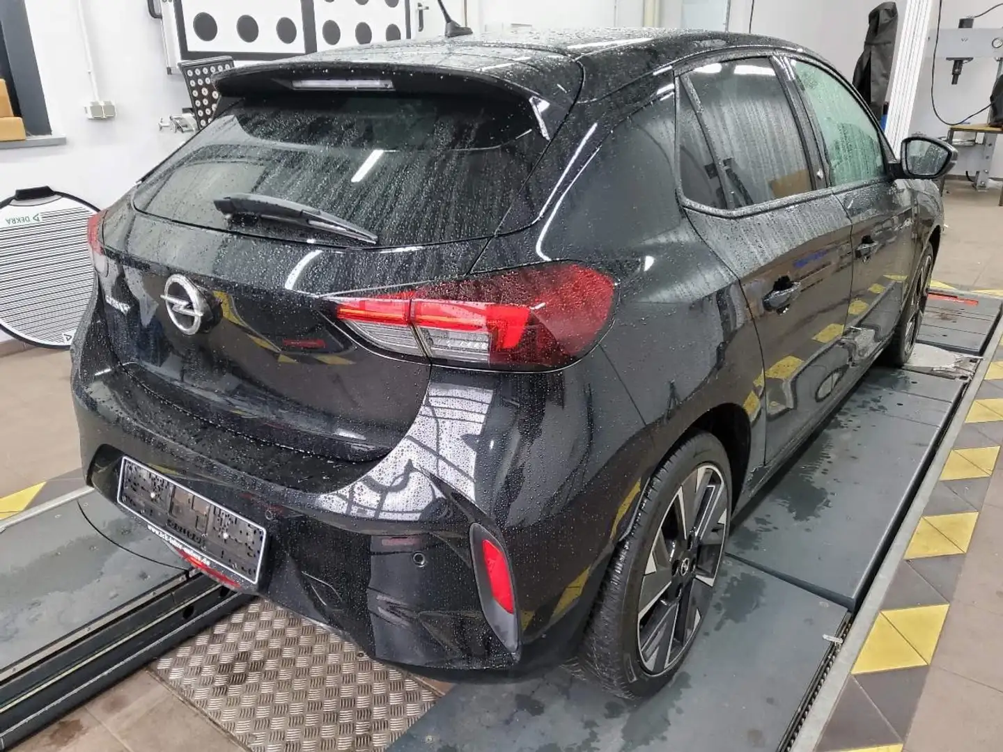 Opel Corsa-e Electric GS-Line +ZUSATZAUSSTATTUNG+GARANTIE+ Zwart - 2