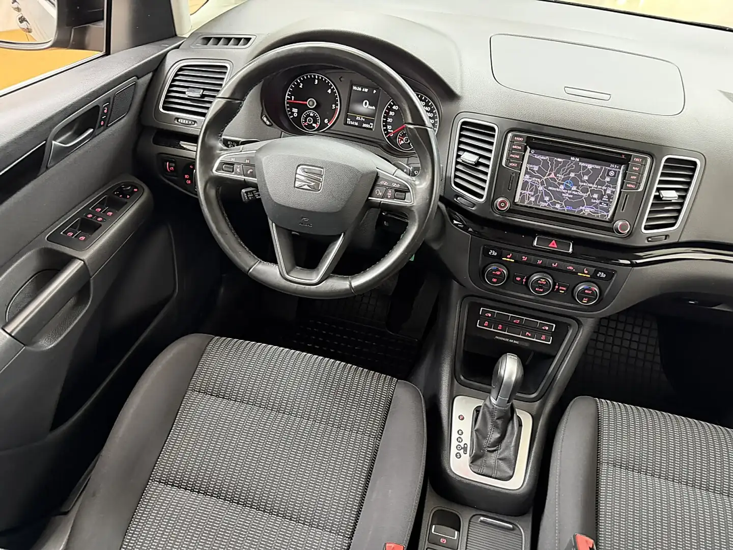 SEAT Alhambra Executive 2,0 TDI DSG 7 Sitzer Schwarz - 2