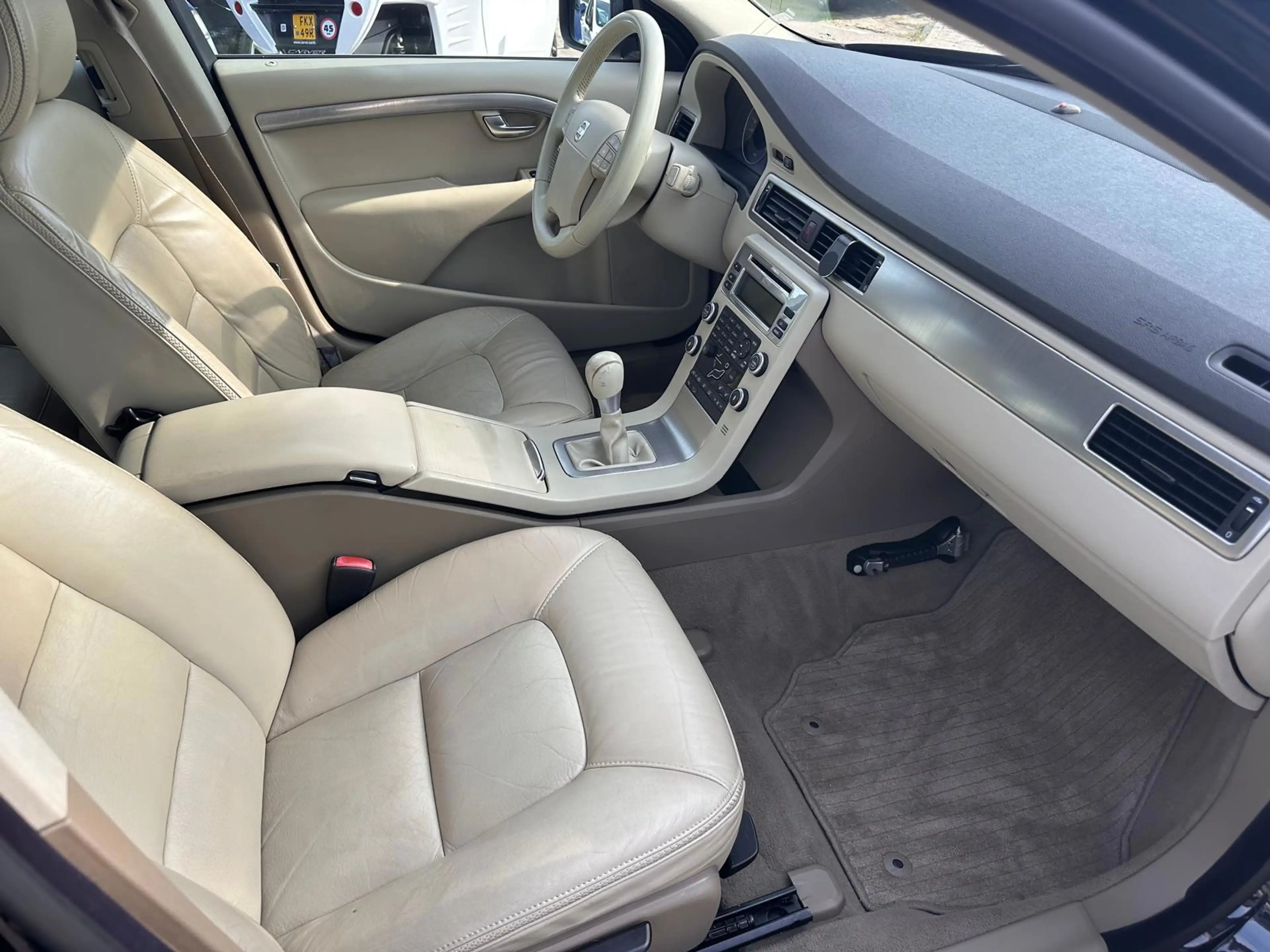 Volvo XC70 2.4 D5 Momentum — photo 6