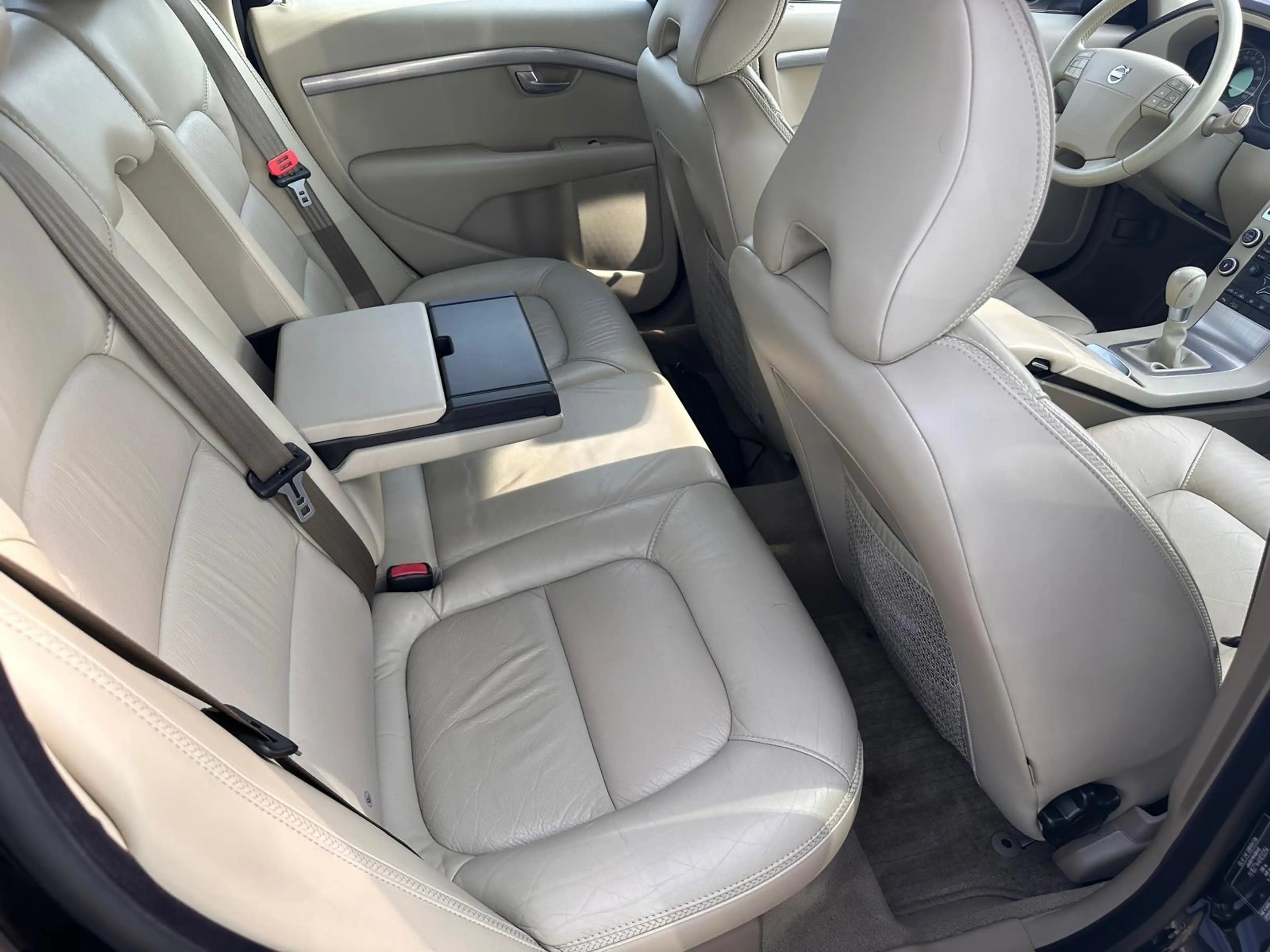 Volvo XC70 2.4 D5 Momentum — photo 7