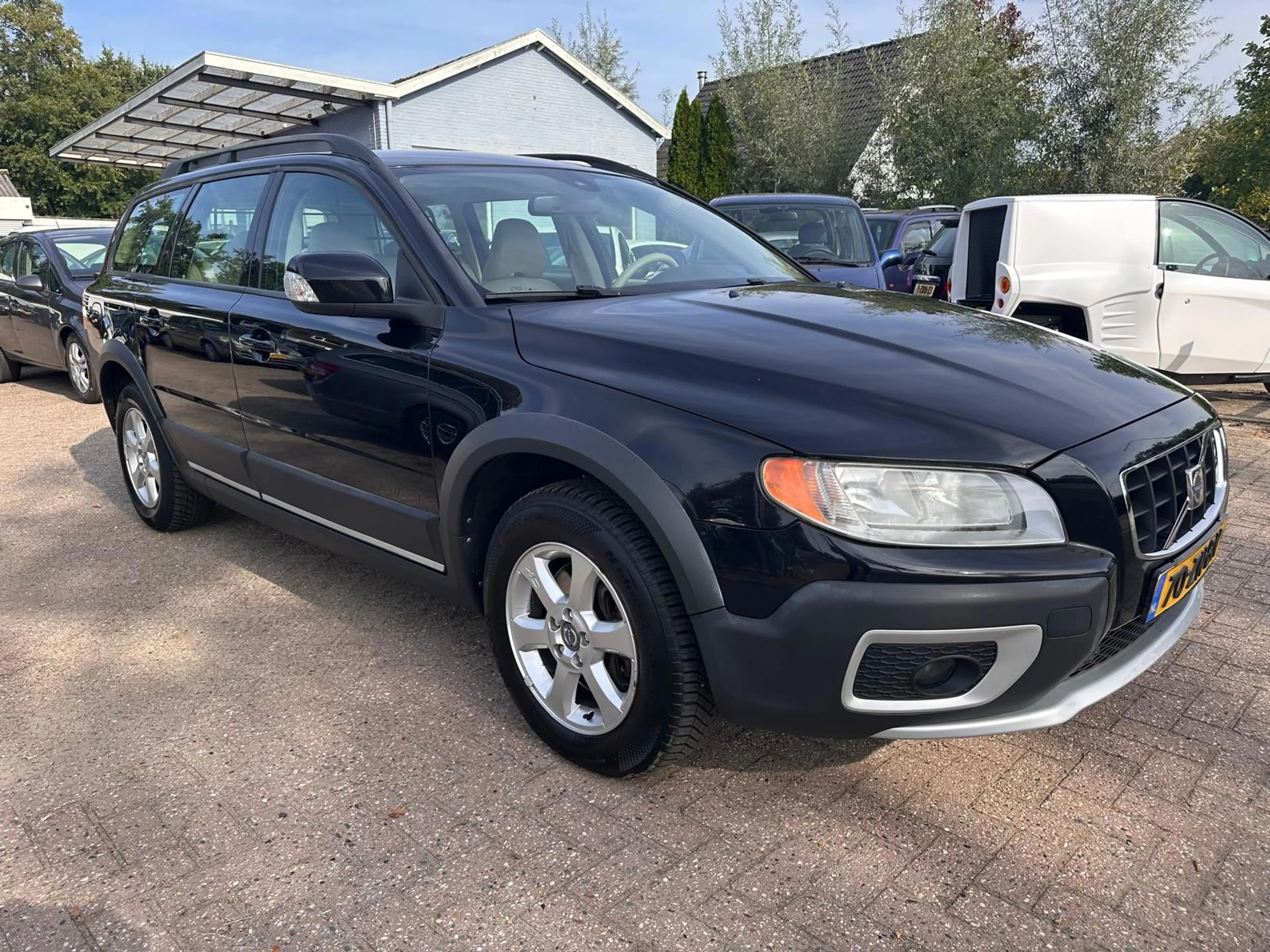 Volvo XC70 2.4 D5 Momentum — photo 3
