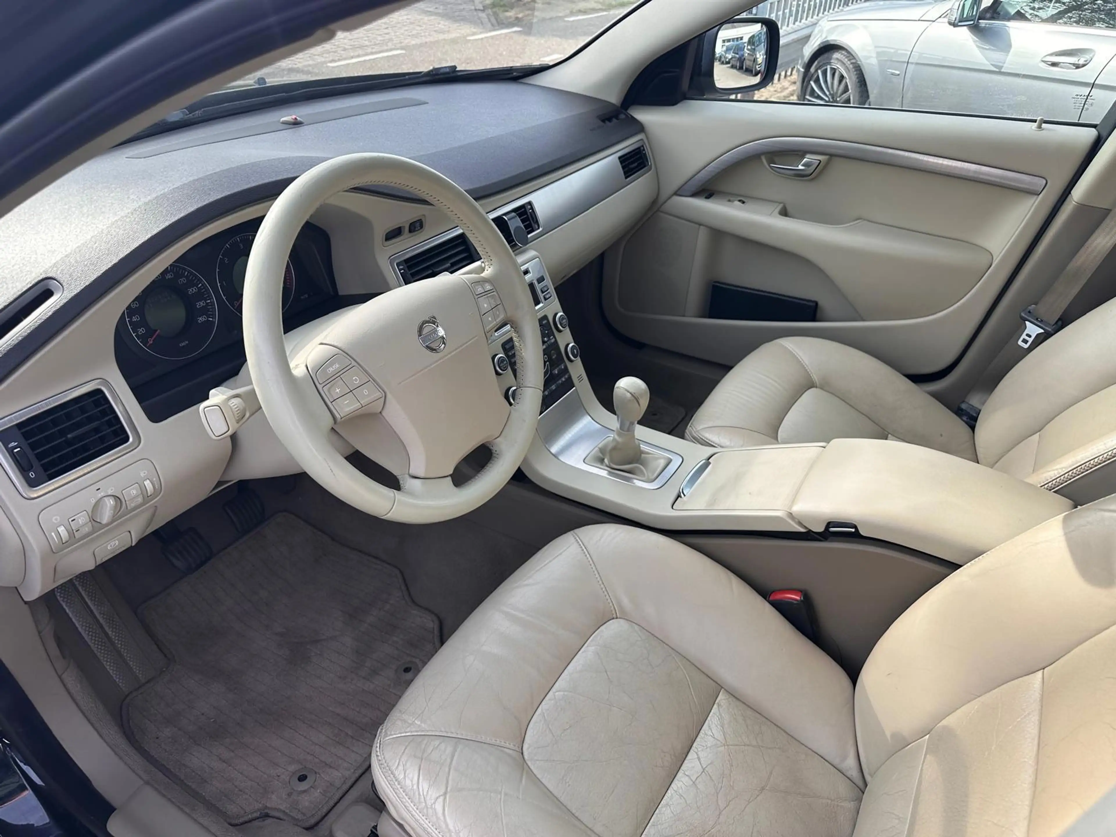 Volvo XC70 2.4 D5 Momentum — photo 5