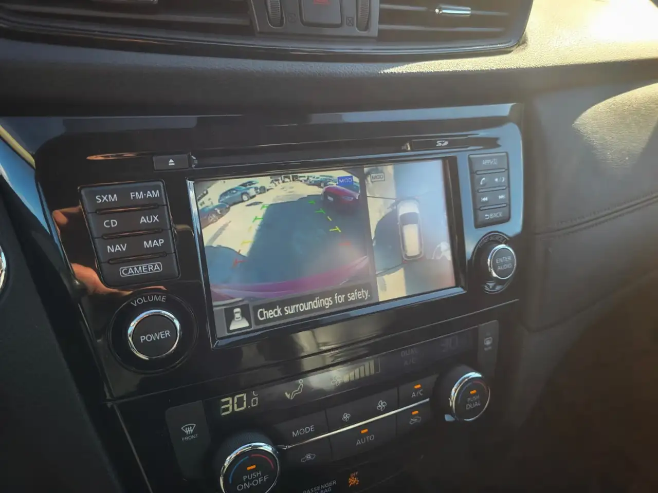 Nissan Rogue снимка Nissan Rogue